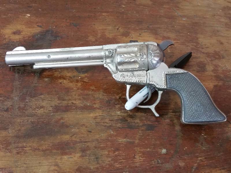 lot 43 image: 1950s Roy Rogers Cap Gun