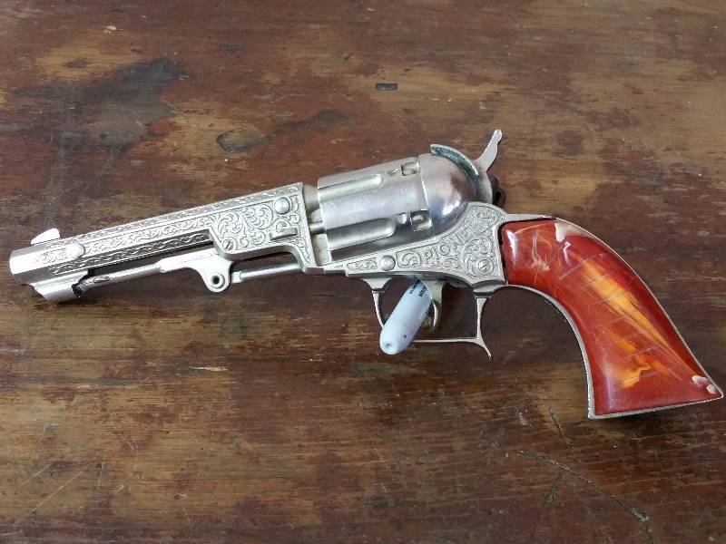 lot 44 image: 1960s Hubley Pioneer 260 Cap Gun