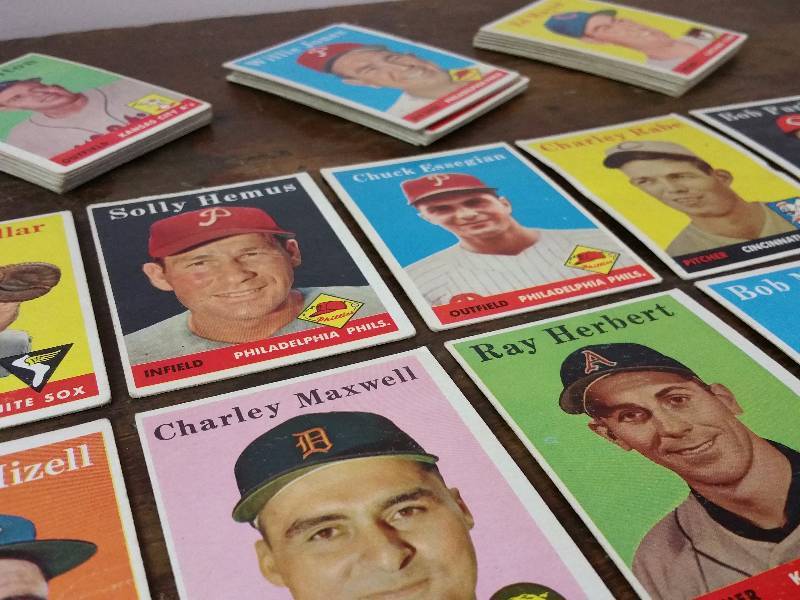 lot 55 image: (42) 1958 Topps Baseball Cards