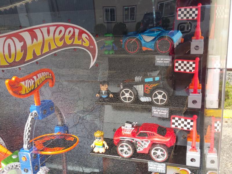 lot 9 image: RARE Hotwheels Fisher Price Trio - Store Display