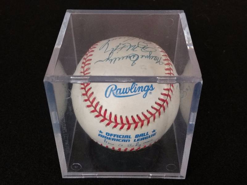 lot 86 image: Major League Baseball Autographed Ball