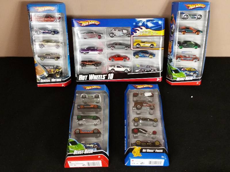 lot 105 image: 30 Unopened 1990s  2000s Hotwheels in the Original Packaging