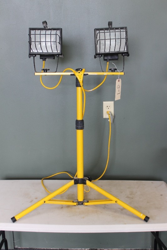 lot 9 image: Dual Halogen Work Lights