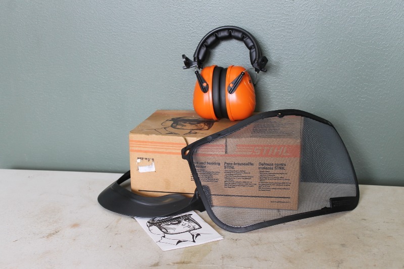 lot 14 image: Face & Hearing Protector