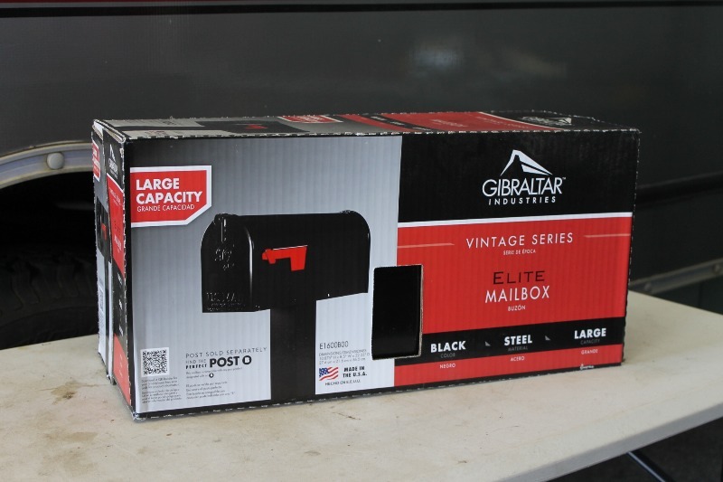 lot 25 image: NEW Large Capacity Mailbox