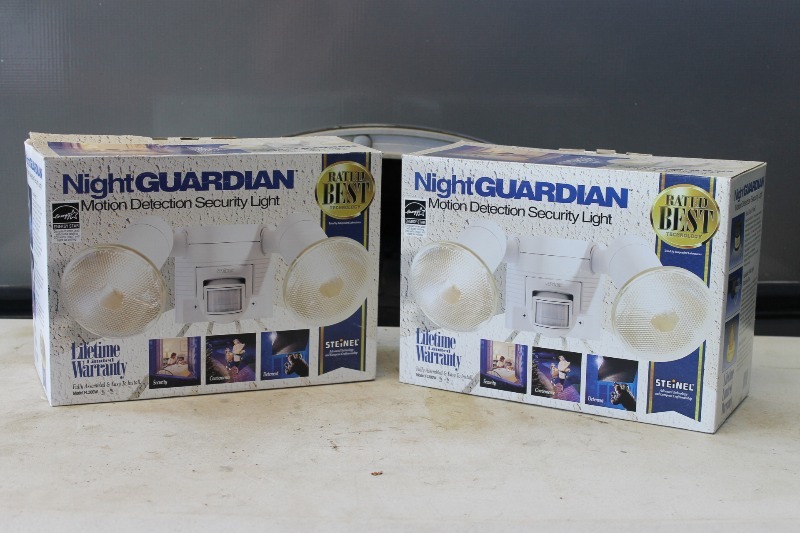 lot 28 image: Motion Detecting Security Lights (NEW)
