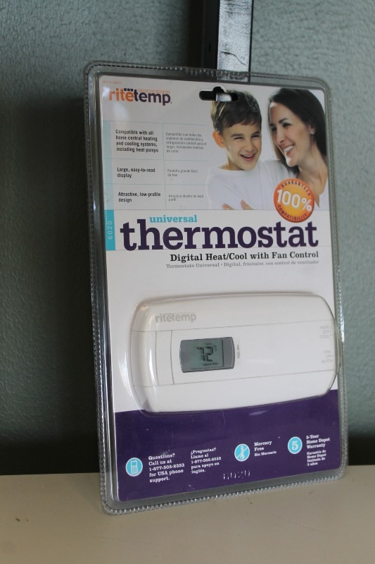 lot 35 image: Universal Thermostat (NEW)