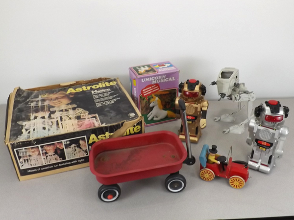 Lot of Vintage 70s & 80s Toys, Star Wars, Etc.