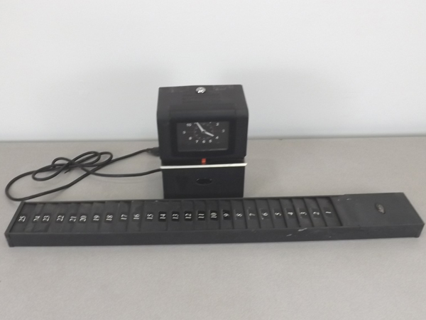 Lathem Model 4021 Time Clock w Card Holder