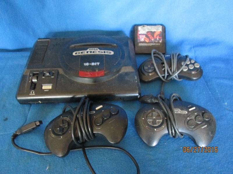 SEGA Genesis 16 bit three controler...