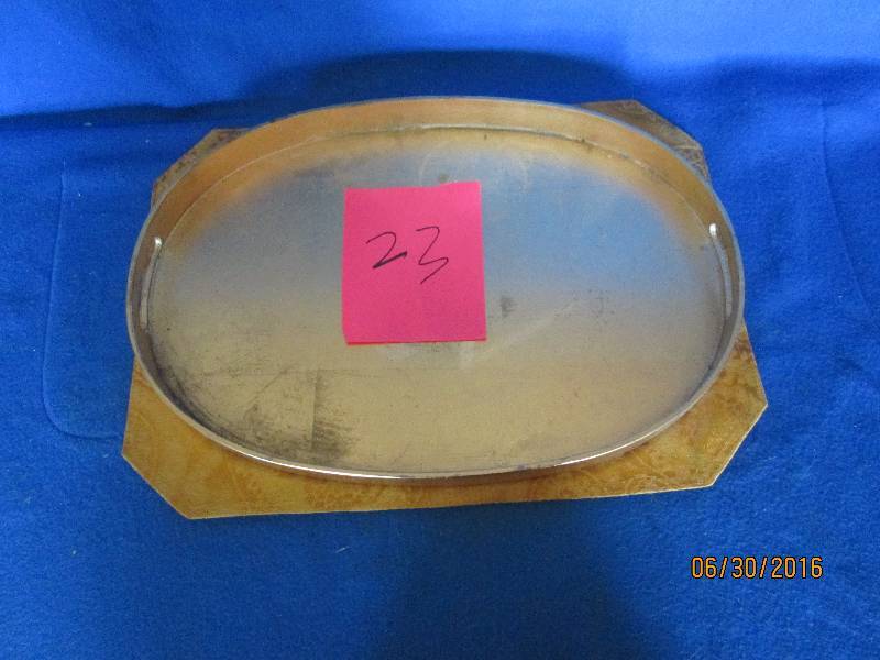 Gold Plater with Gold place mat...