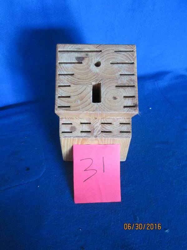 Swiveling knife block ...