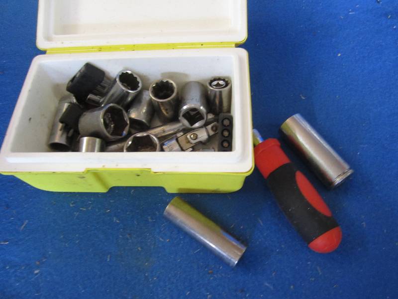 Lot of tools in an insulated box...