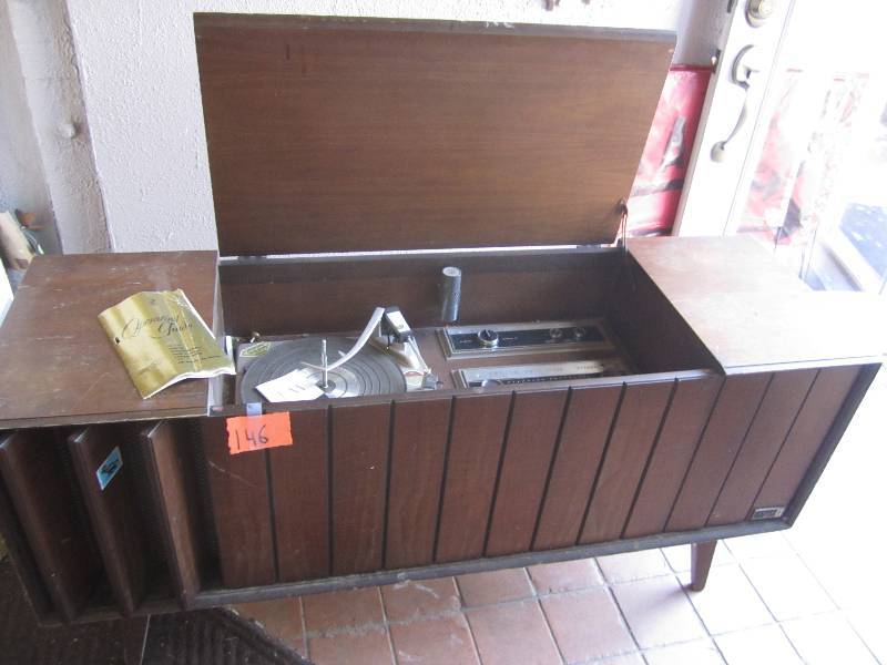 Zenith HI FI set measures 54 x 17 ...