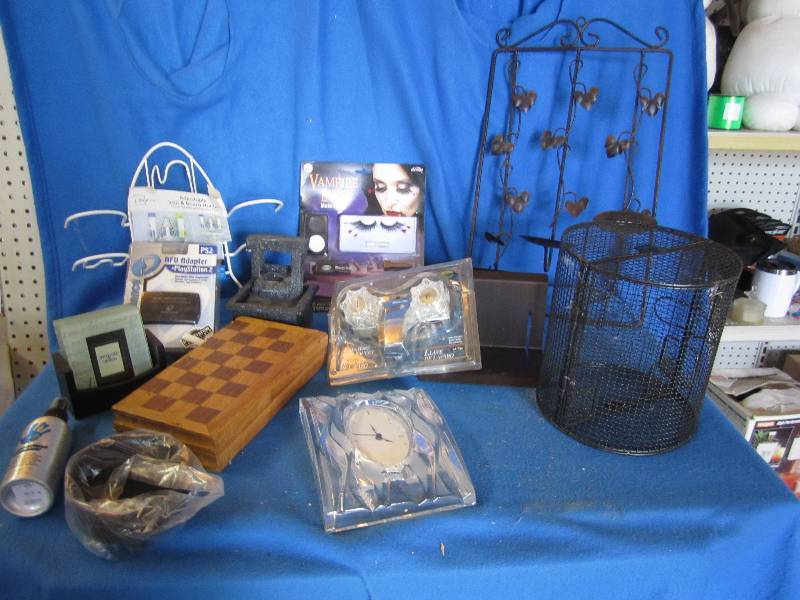 Assortment of dcor and household ...