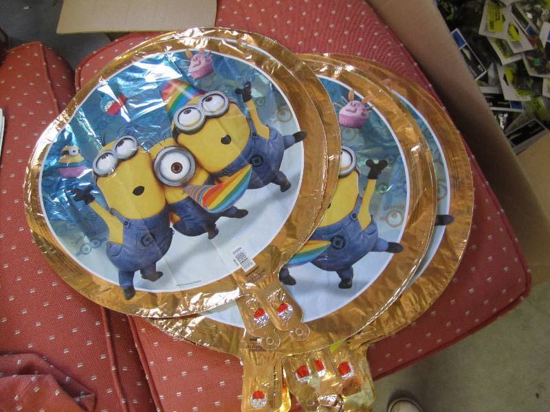 Approx. 15 Minion helium baloons...