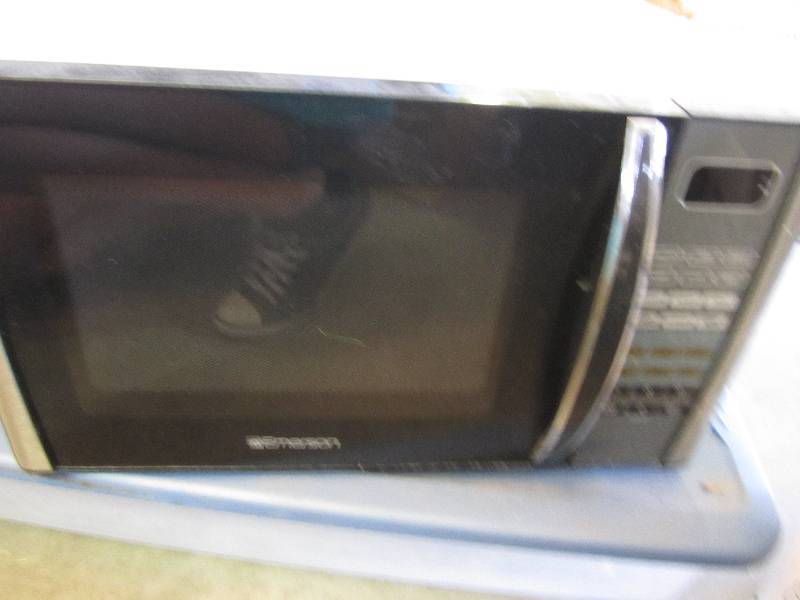 Emerson microwave...