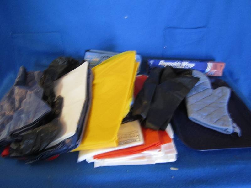 Table clothes and other kitchen sup...