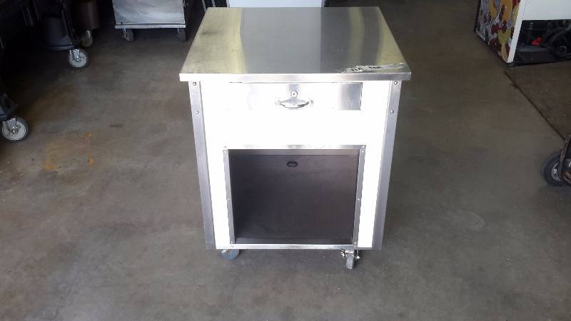 Mobile serving table