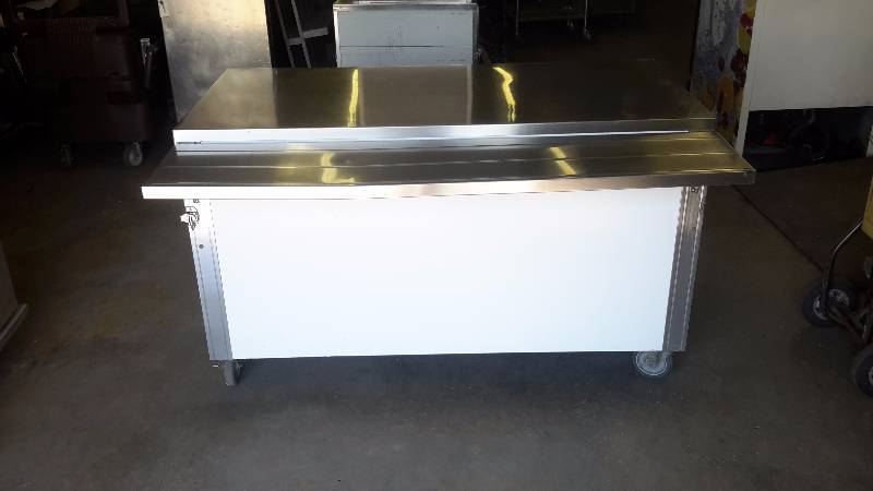 Serving table