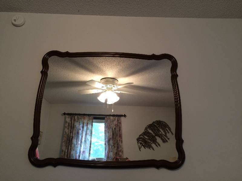 lot 13 image: Dresser Mirror
