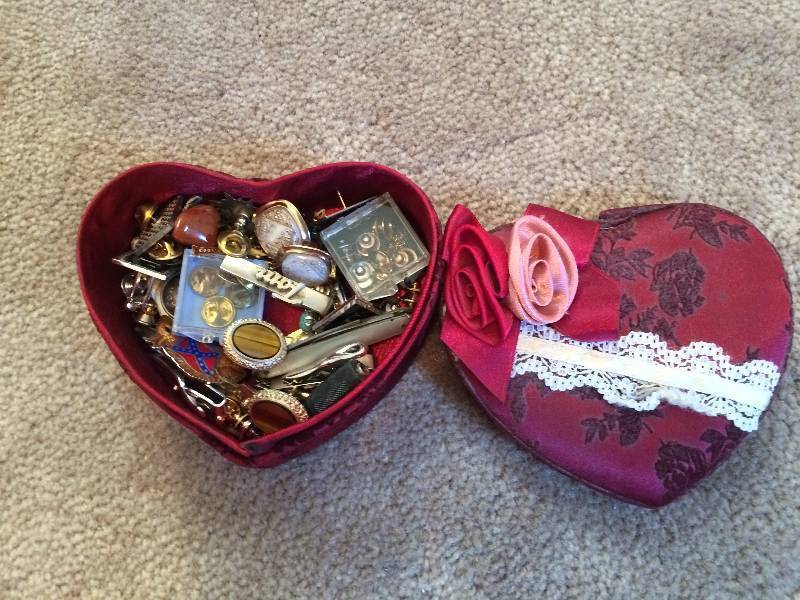 lot 17 image: Assorted Cuff Links
