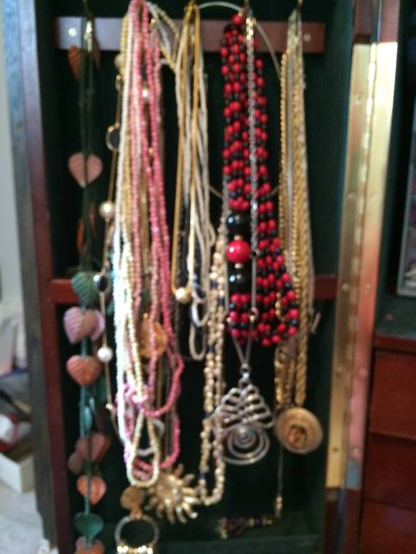 lot 18 image: Assorted Necklaces