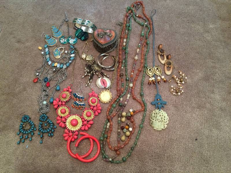 lot 27 image: Assorted Jewelry with Music Box