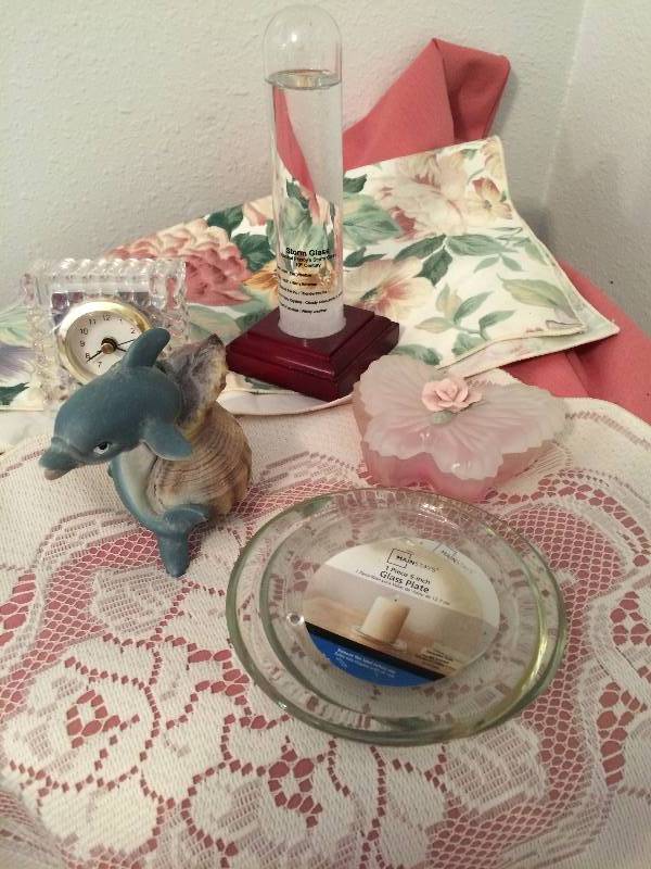 lot 60 image: Table Cloth, Doilies and Knick Knacks