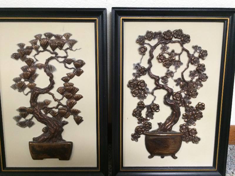 lot 90 image: Antique Framed Decor