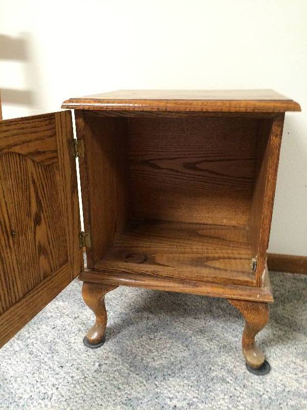 lot 97 image: Vintage End Table