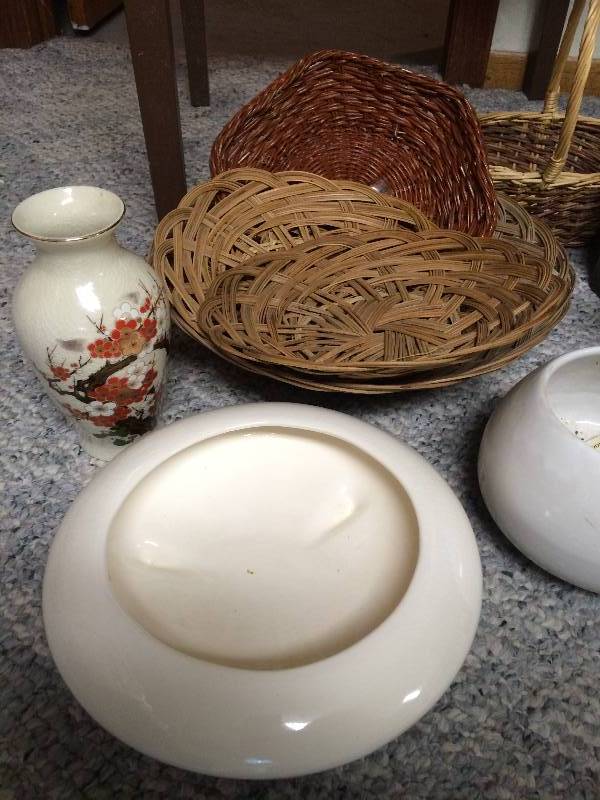 lot 114 image: Port Nautical Lantern and Assorted Household Decor