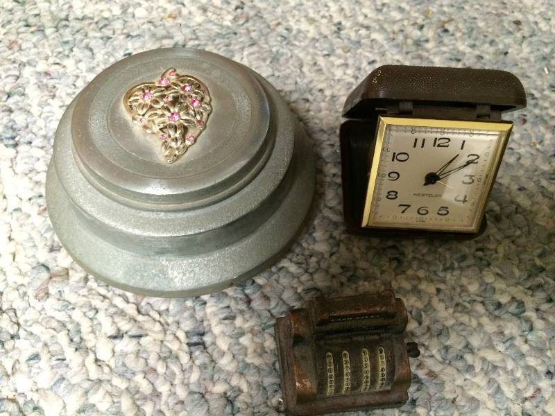 lot 115 image: Enesco World of Music, Music Box and More