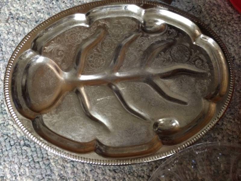lot 108 image: Assorted Serving Trays