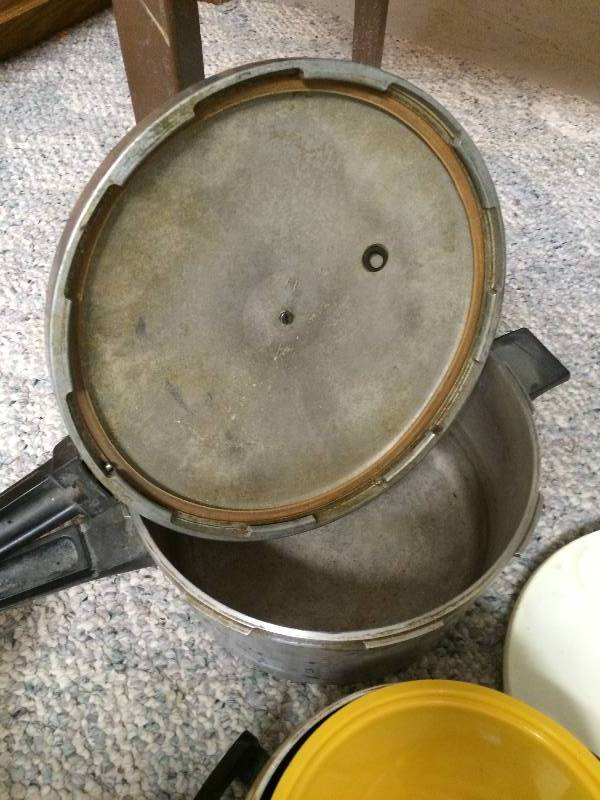 lot 113 image: Pressure Cooker, Fondue Pot and More