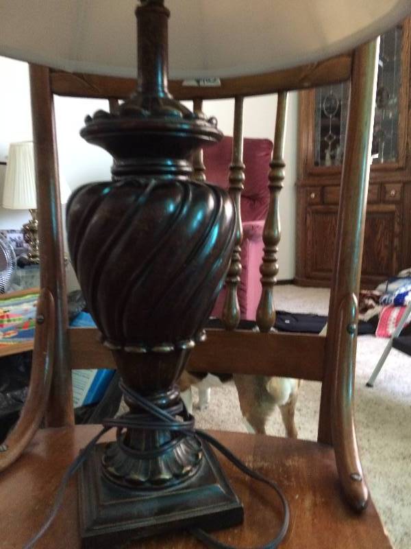 lot 177 image: Lamp