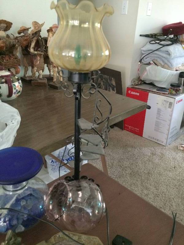 lot 233 image: Home Decor