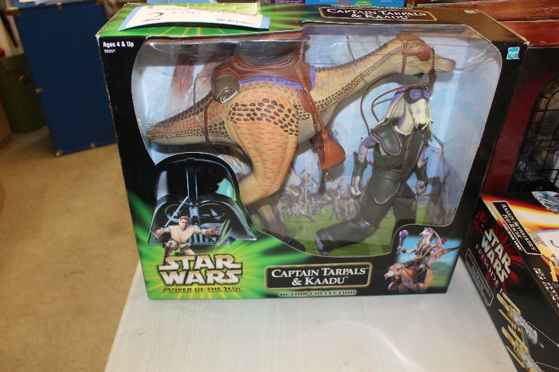 lot 2 image: Hasbro Star Wars Power Of The Jedi Captain Tarpals & Kaadu 12 Inch Deluxe Action Figure Set