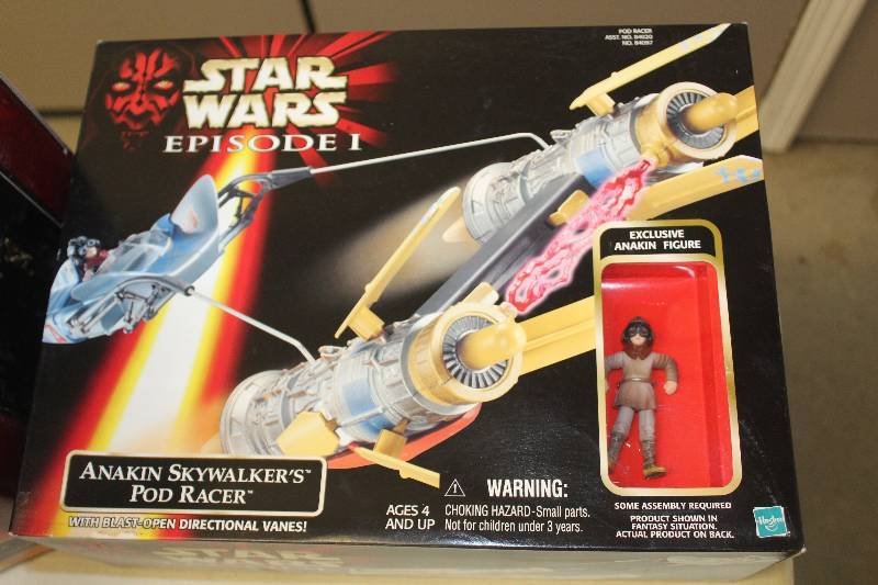 lot 5 image: Hasbro Star Wars Episode 1 Action Figure Anakin Skywalkers Pod Racer