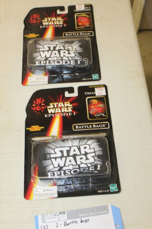 lot 25 image: Lot of (2) Hasbro Star Wars Episode 1 Action Figures Battle Bags