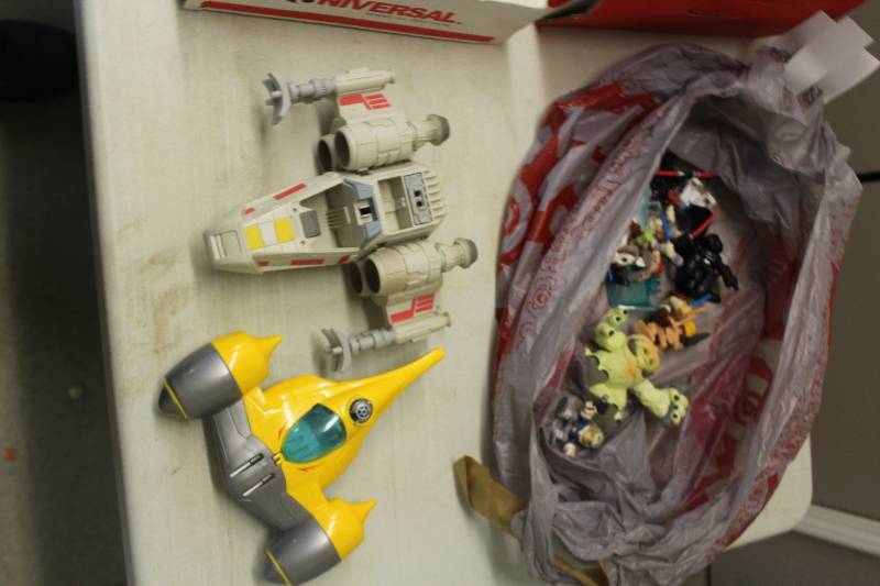 lot 37 image: Bag Lot of Star Wars Action Figures