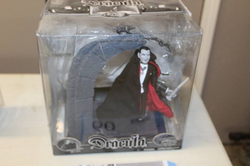 lot 60 image: Dracula Action Figure