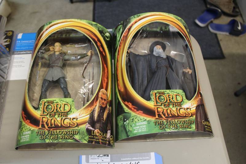 lot 52 image: Lot of (2) Toy Biz The Lord Of The Rings The Fellowship Of The Ring Action Figures Including 1) Legolas w Dagger AND 1) One More