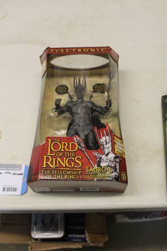 lot 56 image: Toy Biz The Lord Of The Rings The Fellowship Of The Ring Sauron From The Second Age Action Figure