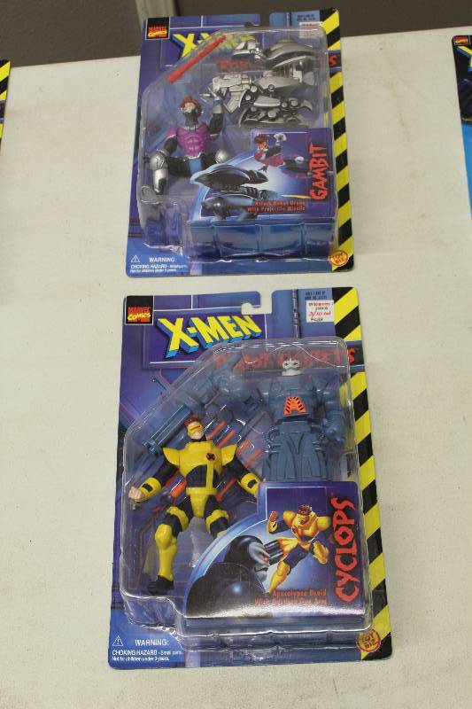 lot 70 image: Lot of (2) Marvel Collector X-Men Action Figures Including 1) Gambit AND 1) Cyclops