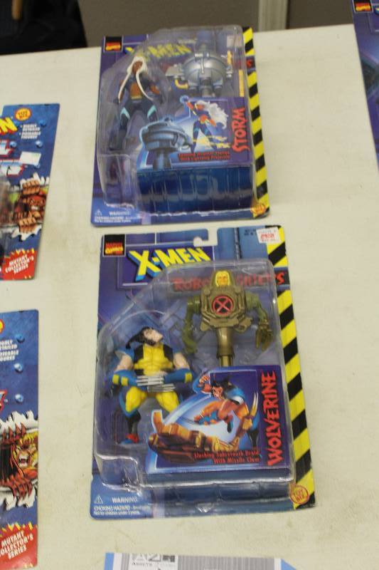 lot 71 image: Lot of (2) Marvel Collector X-Men Action Figures Including 1) Wolverine AND 1) Storm