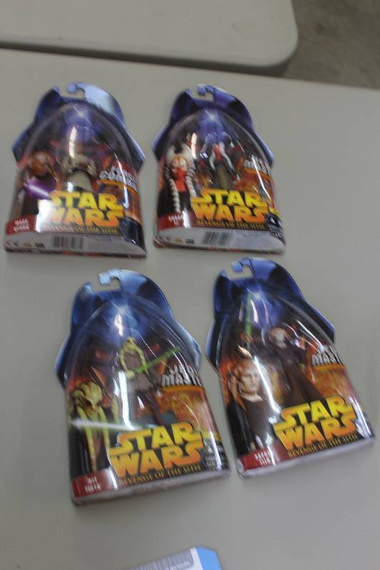 lot 81 image: Lot of (4) Star Wars Revenge Of The Sith Action Figures Including 1) Mace Windu Force Combat AND 1) Shaak Ti Jedi Master AND 1) Saesee Tiin Jedi Master AND 1) Kit Fisto Jedi Master