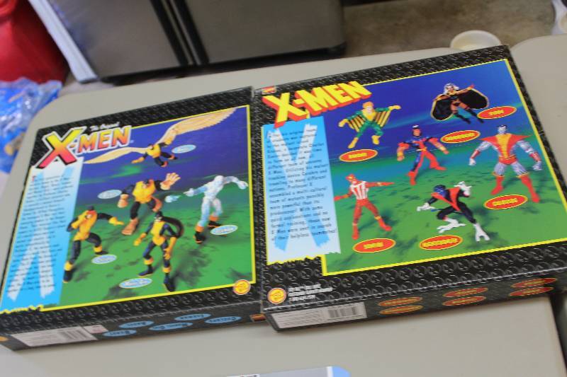 lot 125 image: Lot of (2) X-Men Collector Edition 5-Action Figures