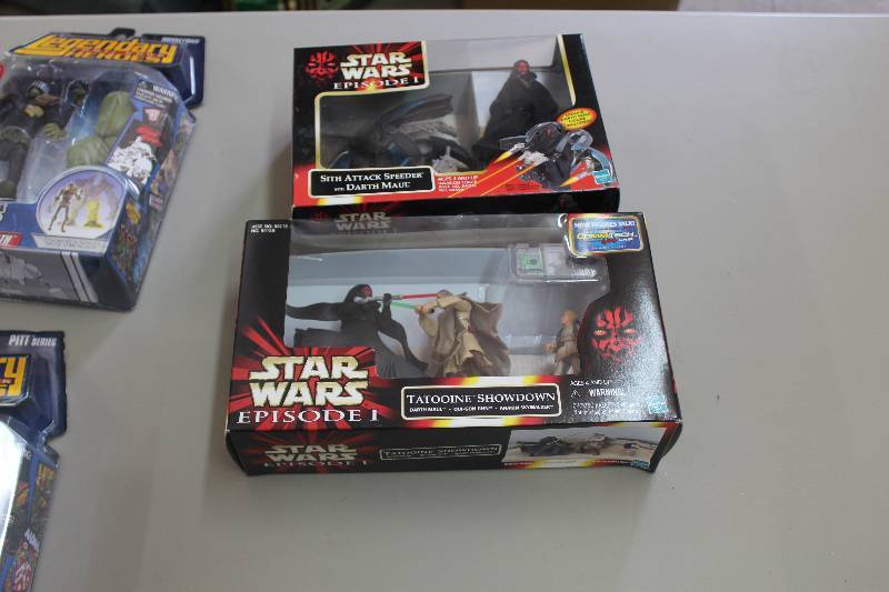 lot 132 image: Lot of (2) Hasbro Star Wars Episode 1 Action Figures Including 1) Tatooine Showdown AND 1) Sith Attack Speeder with Darth Maul