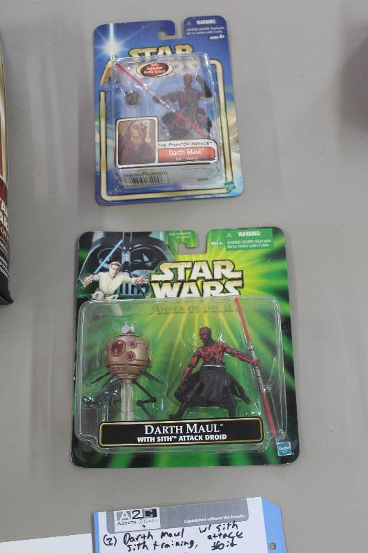 lot 134 image: Lot of (2) Hasbro Star Wars Action Figures Including 1) Power Of The Jedi Darth Maul w Sith Attack Droid AND 1) The Phantom Menace Darth Maul Sith Training